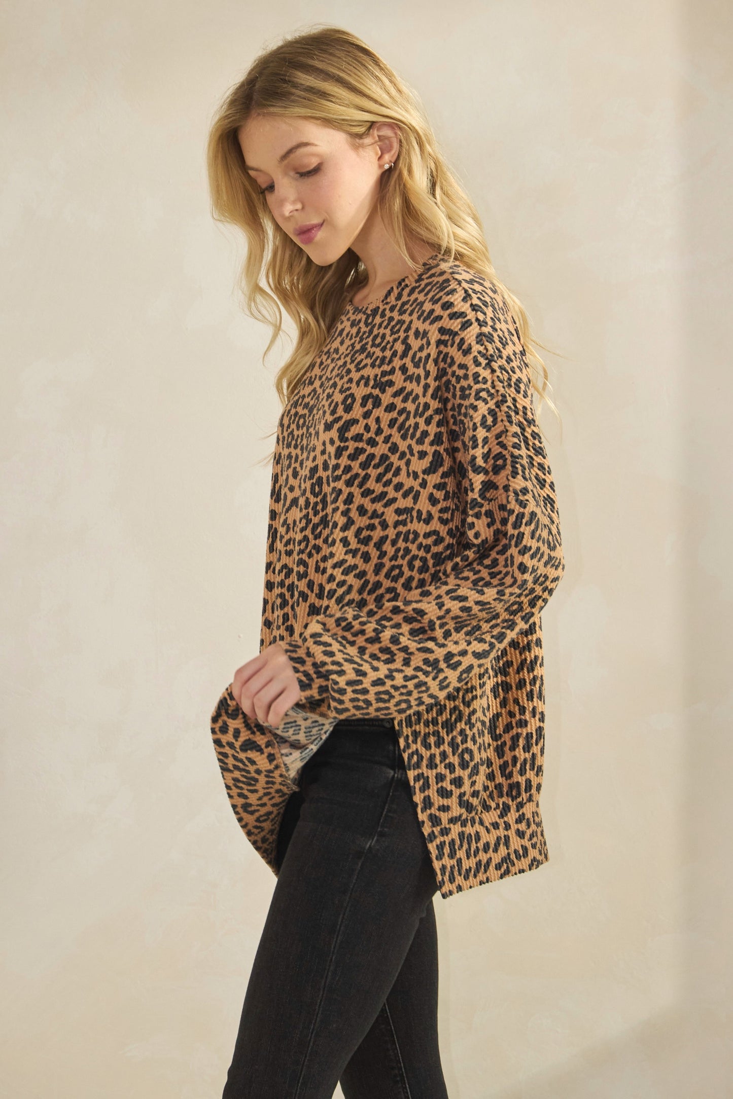 Long Sleeve Round Neck Animal Urban Rib Top (PREORDER)